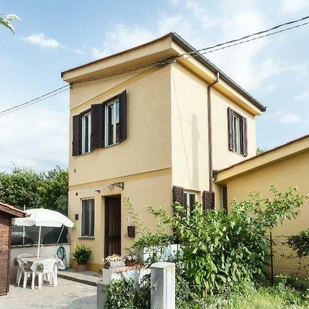 La Casina Gialla Independent House - Near The Walls ลุคคา ภายนอก รูปภาพ