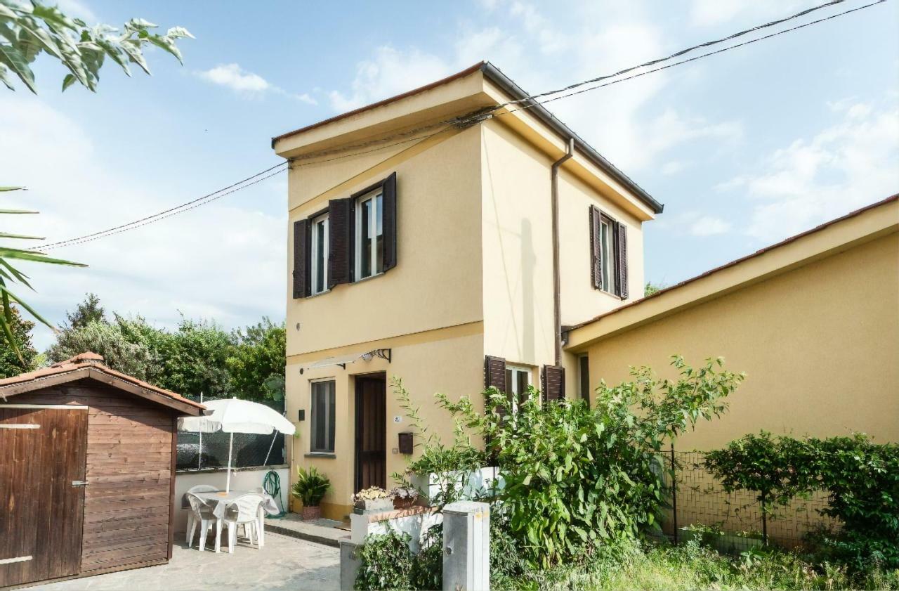 La Casina Gialla Independent House - Near The Walls ลุคคา ภายนอก รูปภาพ